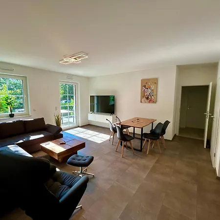 Ferienapartment Mit Garten Im Gruenen أورانينبورغ